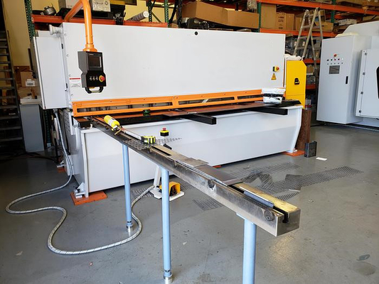 Вырезывание металлического листа машины автоматической гильотины Cnc режа гидравлическое
